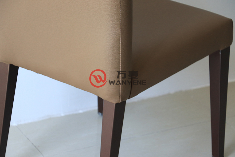 超纤皮餐椅椅脚细节