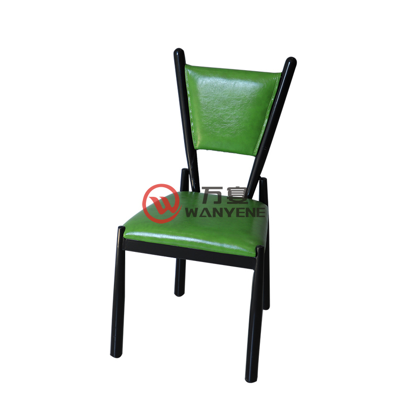 绿色前卫钢铁管餐椅 结构稳固耐用 厚实 重工业风格设计 西餐厅椅子
