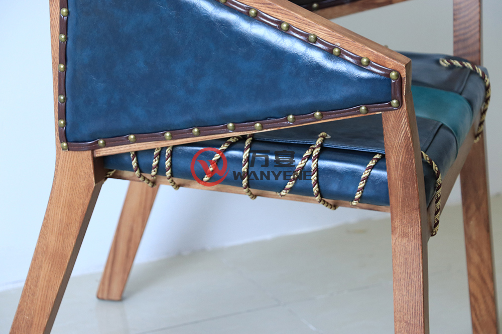 实木方形餐椅细节