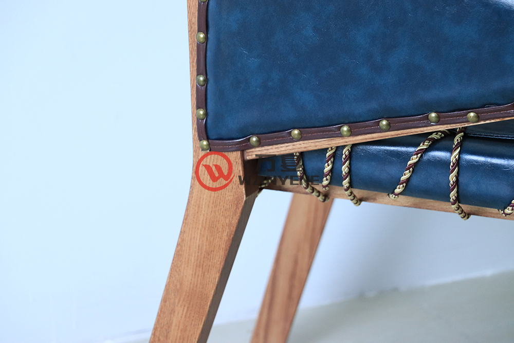 实木方形餐椅椅脚细节